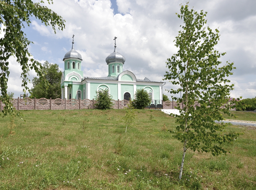 Свято троицкий храм село